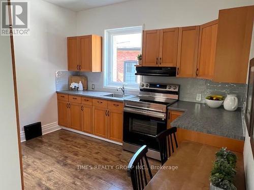 27 Woodbine Crescent, Hamilton, ON - Indoor Photo Showing Kitchen