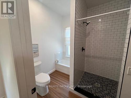 27 Woodbine Crescent, Hamilton (Strathcona), ON - Indoor Photo Showing Bathroom