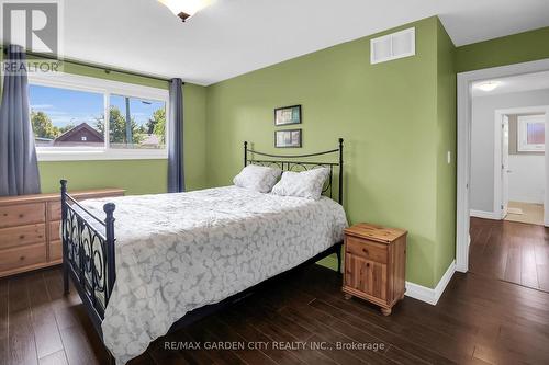 4181 Highland Park Drive, Lincoln, ON - Indoor Photo Showing Bedroom