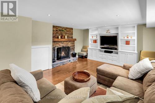 4181 Highland Park Drive, Lincoln, ON - Indoor Photo Showing Living Room With Fireplace