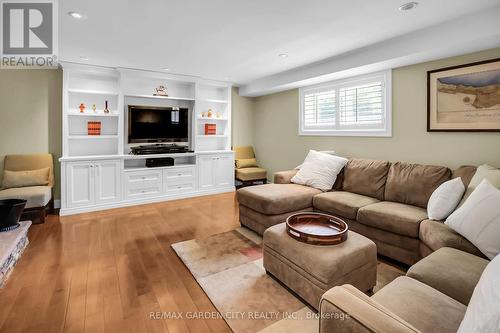 4181 Highland Park Drive, Lincoln, ON - Indoor Photo Showing Living Room