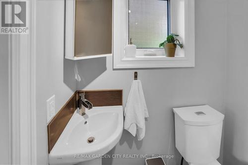 4181 Highland Park Drive, Lincoln, ON - Indoor Photo Showing Bathroom