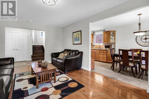 4181 Highland Park Drive, Lincoln, ON - Indoor Photo Showing Living Room