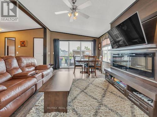 319 - 1501 Line 8 Road, Niagara-On-The-Lake (Queenston), ON - Indoor Photo Showing Living Room