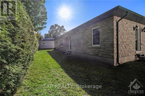 30 Halton Street, Perth, ON - Outdoor