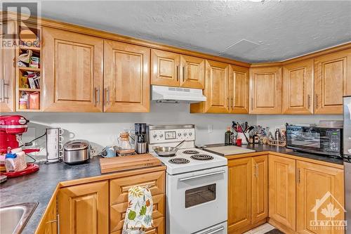 327 Somerset Street E, Ottawa, ON - Indoor Photo Showing Kitchen