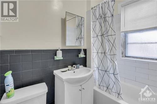 327 Somerset Street E, Ottawa, ON - Indoor Photo Showing Bathroom