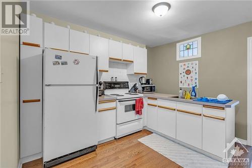 327 Somerset Street E, Ottawa, ON - Indoor Photo Showing Kitchen