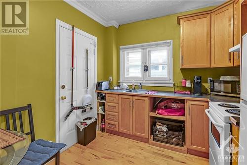 327 Somerset Street E, Ottawa, ON - Indoor Photo Showing Kitchen