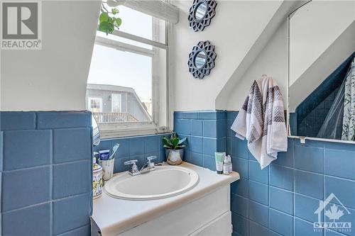 327 Somerset Street E, Ottawa, ON - Indoor Photo Showing Bathroom