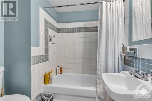 327 Somerset Street E, Ottawa, ON - Indoor Photo Showing Bathroom