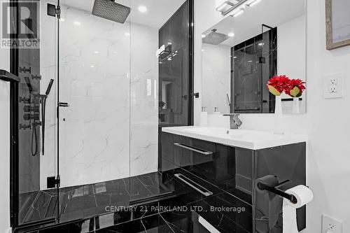 978 Carlaw Avenue, Toronto, ON - Indoor Photo Showing Bathroom