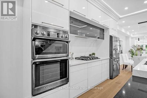 978 Carlaw Avenue, Toronto, ON - Indoor Photo Showing Kitchen With Upgraded Kitchen