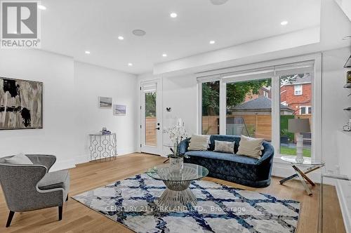 978 Carlaw Avenue, Toronto, ON - Indoor Photo Showing Living Room