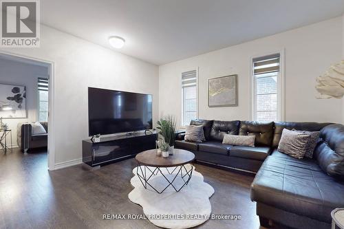 43 Workmens Circle, Ajax, ON - Indoor Photo Showing Living Room