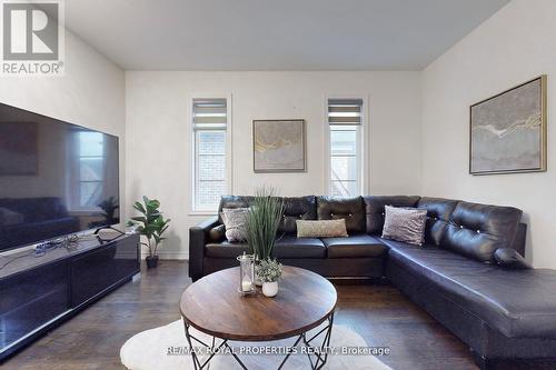 43 Workmens Circle, Ajax, ON - Indoor Photo Showing Living Room