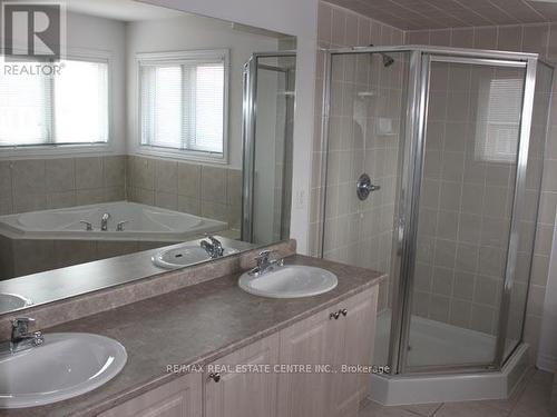 344 Vellore Park Avenue, Vaughan (Vellore Village), ON - Indoor Photo Showing Bathroom