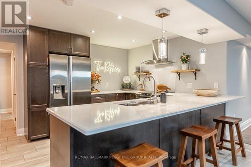 26 Wendat Trail, Springwater (Midhurst), ON - Indoor Photo Showing Kitchen With Double Sink With Upgraded Kitchen