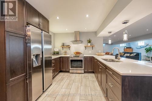 26 Wendat Trail, Springwater (Midhurst), ON - Indoor Photo Showing Kitchen With Double Sink With Upgraded Kitchen