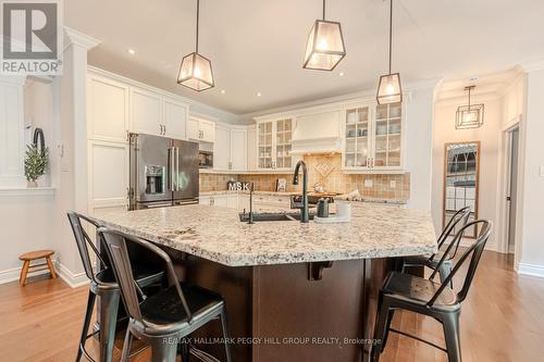 26 Wendat Trail, Springwater (Midhurst), ON - Indoor Photo Showing Kitchen With Upgraded Kitchen