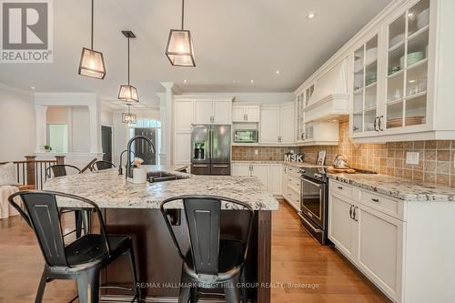 26 Wendat Trail, Springwater (Midhurst), ON - Indoor Photo Showing Kitchen With Double Sink With Upgraded Kitchen