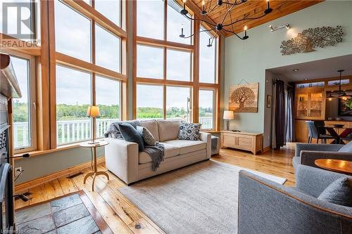 554 Baptist Church Road, Caledonia, ON - Indoor Photo Showing Living Room