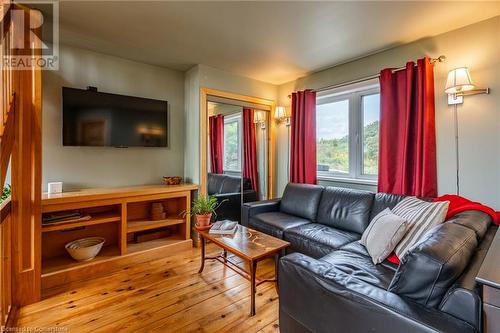 554 Baptist Church Road, Caledonia, ON - Indoor Photo Showing Living Room