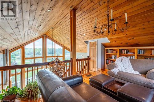 554 Baptist Church Road, Caledonia, ON - Indoor Photo Showing Living Room