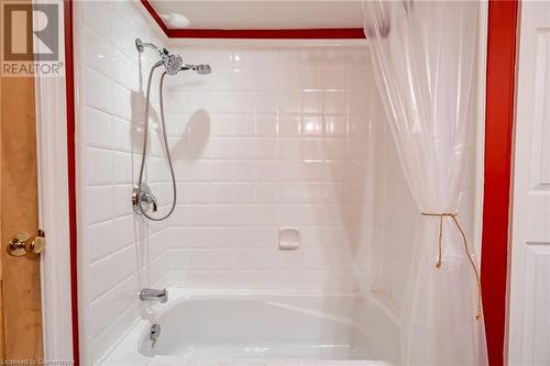 554 Baptist Church Road, Caledonia, ON - Indoor Photo Showing Bathroom