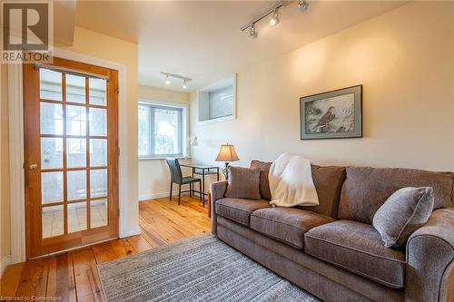 554 Baptist Church Road, Caledonia, ON - Indoor Photo Showing Living Room