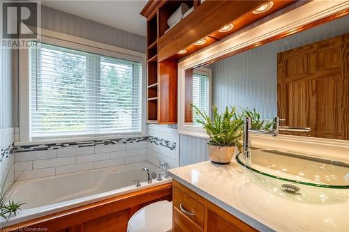 554 Baptist Church Road, Caledonia, ON - Indoor Photo Showing Bathroom