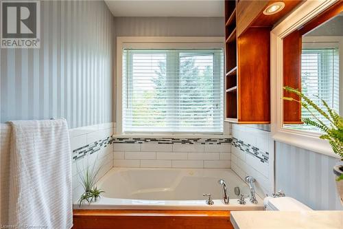 554 Baptist Church Road, Caledonia, ON - Indoor Photo Showing Bathroom