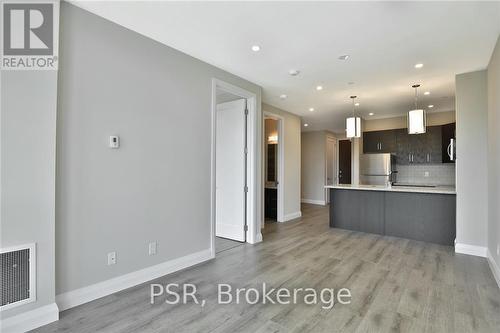 515 - 101 Locke Street S, Hamilton, ON - Indoor Photo Showing Kitchen