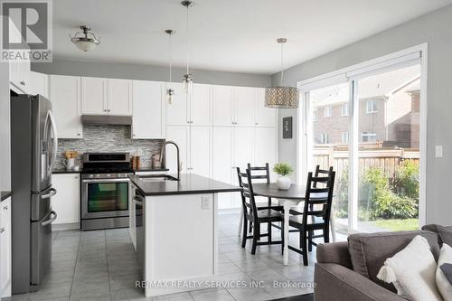 38 Fallview Circle, Caledon, ON - Indoor Photo Showing Kitchen With Upgraded Kitchen