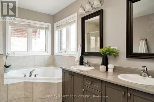 38 Fallview Circle, Caledon, ON - Indoor Photo Showing Bathroom