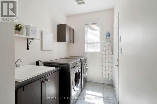 38 Fallview Circle, Caledon, ON - Indoor Photo Showing Laundry Room