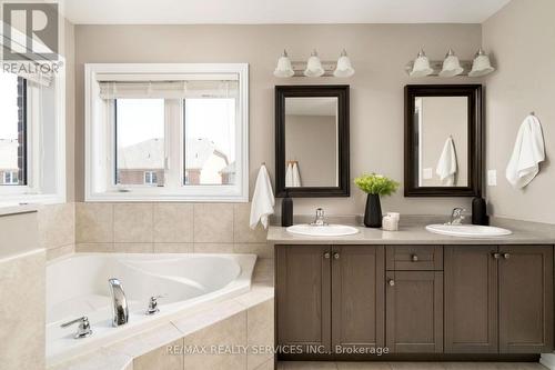 38 Fallview Circle, Caledon, ON - Indoor Photo Showing Bathroom