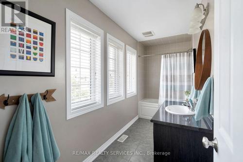 38 Fallview Circle, Caledon, ON - Indoor Photo Showing Bathroom