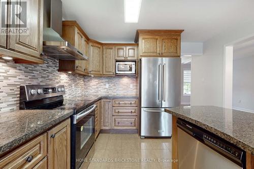 2883 Darien Road, Burlington, ON - Indoor Photo Showing Kitchen With Upgraded Kitchen