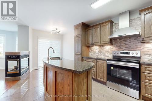 2883 Darien Road, Burlington (Rose), ON - Indoor Photo Showing Kitchen With Upgraded Kitchen