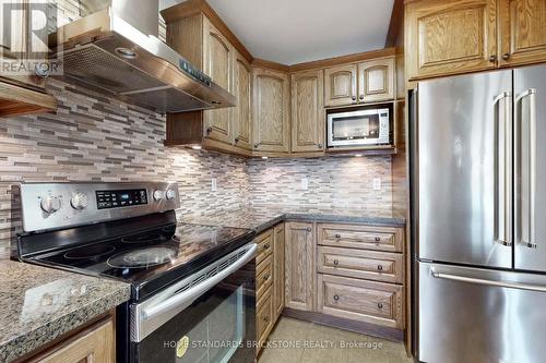 2883 Darien Road, Burlington (Rose), ON - Indoor Photo Showing Kitchen With Upgraded Kitchen