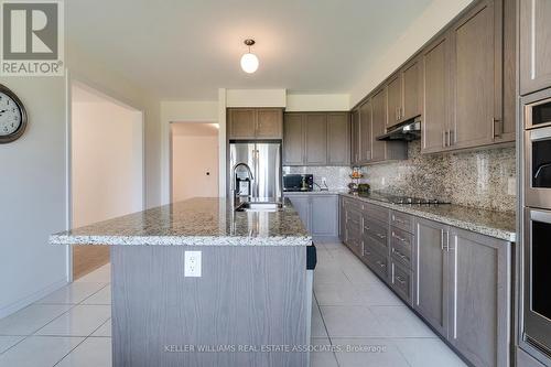 43 Rainbrook Close, Brampton (Sandringham-Wellington), ON - Indoor Photo Showing Kitchen With Upgraded Kitchen