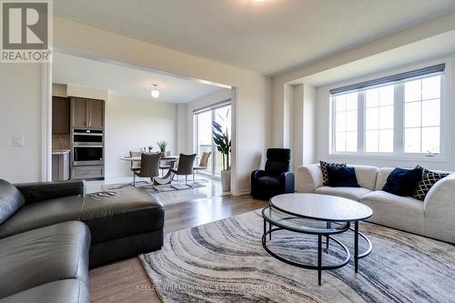 43 Rainbrook Close, Brampton, ON - Indoor Photo Showing Kitchen With Double Sink With Upgraded Kitchen