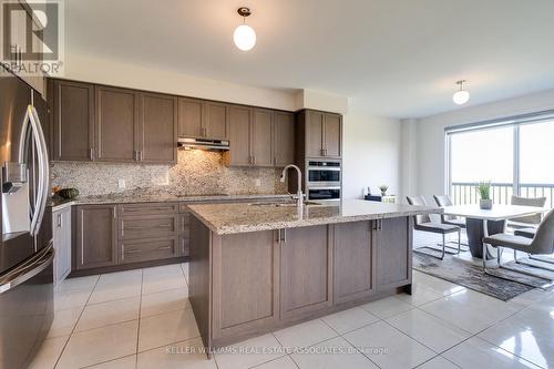 43 Rainbrook Close, Brampton, ON - Indoor Photo Showing Kitchen With Upgraded Kitchen