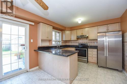 Upper - 172 Native Landing Crescent, Brampton (Fletcher'S Creek Village), ON - Indoor Photo Showing Kitchen With Double Sink