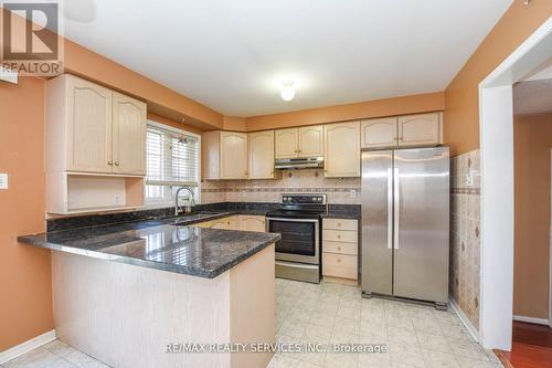 Upper - 172 Native Landing Crescent, Brampton (Fletcher'S Creek Village), ON - Indoor Photo Showing Kitchen