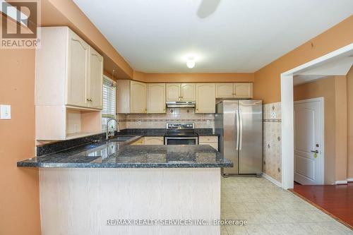 Upper - 172 Native Landing Crescent, Brampton (Fletcher'S Creek Village), ON - Indoor Photo Showing Kitchen With Double Sink