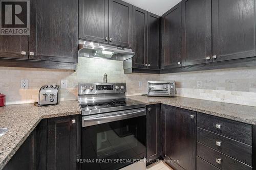 244 - 570 Lolita Gardens, Mississauga (Mississauga Valleys), ON - Indoor Photo Showing Kitchen