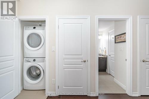 244 - 570 Lolita Gardens, Mississauga (Mississauga Valleys), ON - Indoor Photo Showing Laundry Room