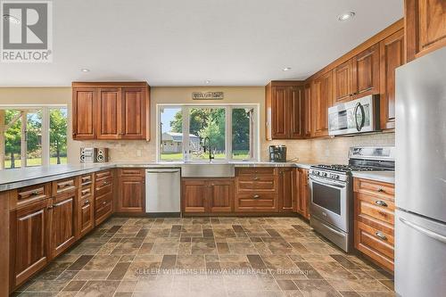 143 West Street, North Perth, ON - Indoor Photo Showing Kitchen With Upgraded Kitchen